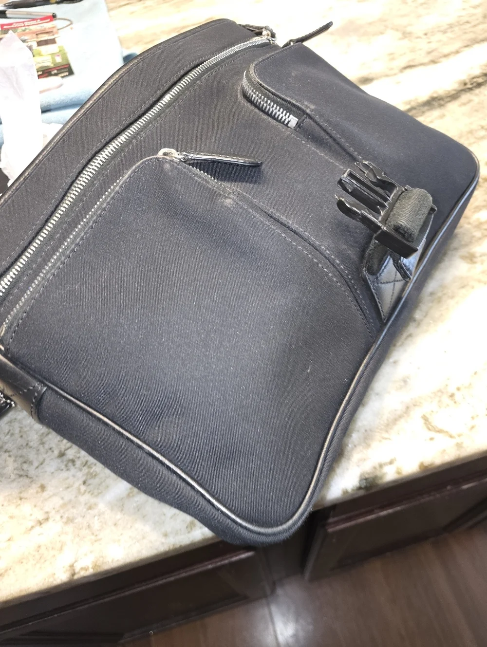 COACH Transatlantic Messenger Authentic Leather/Neoprene.